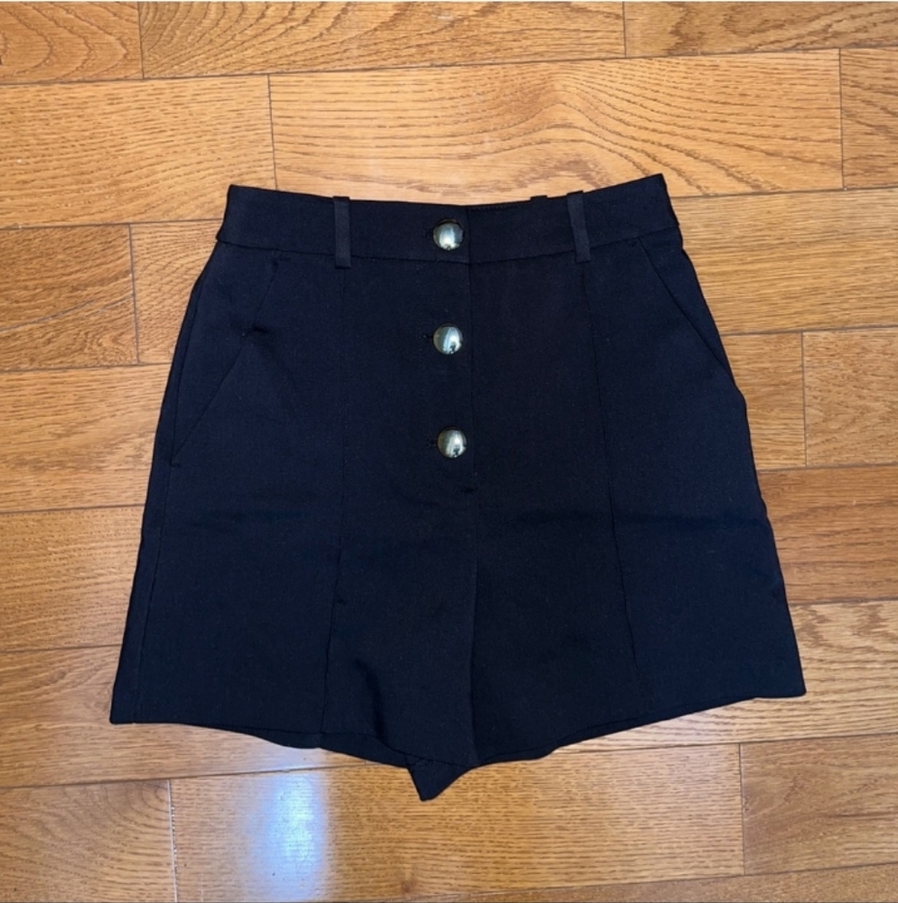 NWT Zara shorts Black high waisted waist rise button up black shorts pocket